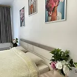 Appartamento просторная двухкомнатная в аркадии с видом на море на 6 человек *