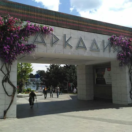 Apartman просторная двухкомнатная в аркадии с видом на море на 6 человек! *