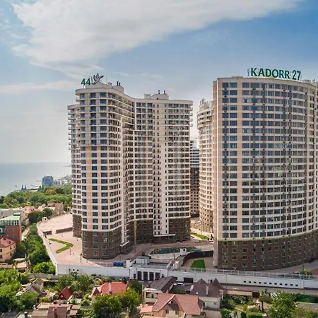 просторная двухкомнатная с видом на море в аркадии! Apartment