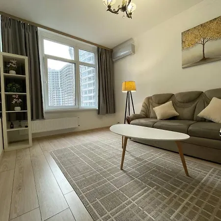 просторная двухкомнатная в аркадии с видом на море на 6 человек *