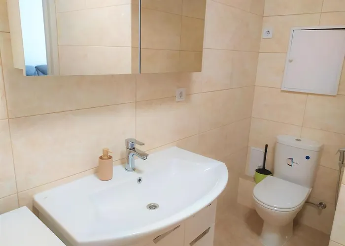 просторная двухкомнатная в аркадии с видом на море на 6 человек