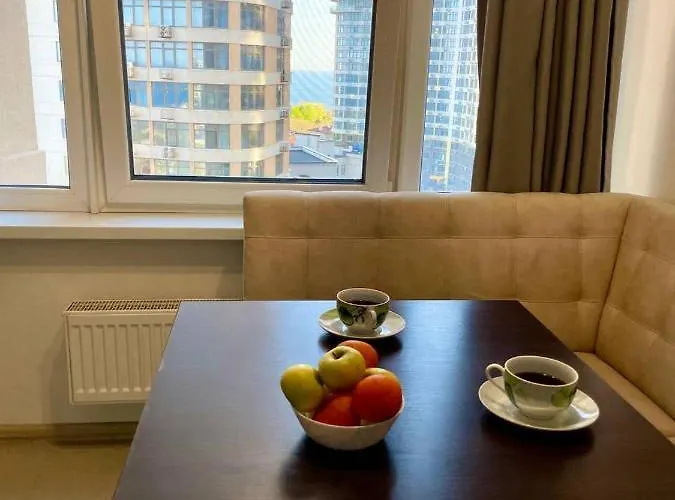 просторная двухкомнатная в аркадии с видом на море на 6 человек Appartement *