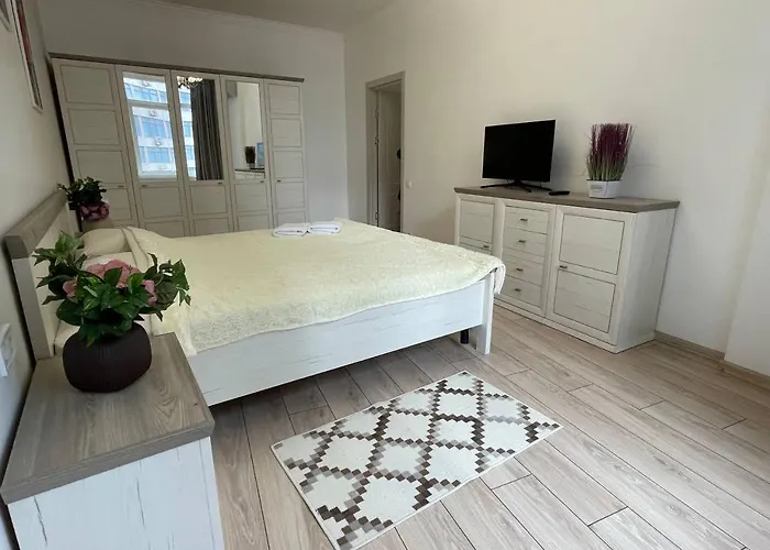 просторная двухкомнатная в аркадии с видом на море на 6 человек * Odessa