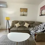 Apartament просторная двухкомнатная в аркадии с видом на море на 6 человек! *