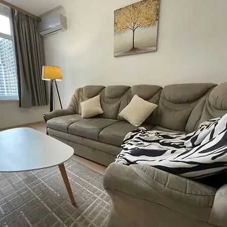 Apartament просторная двухкомнатная в аркадии с видом на море на 6 человек!