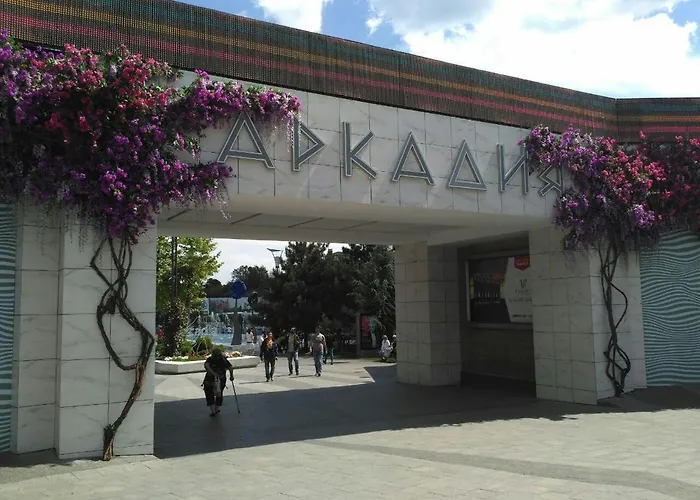 Apartman просторная двухкомнатная в аркадии с видом на море на 6 человек *