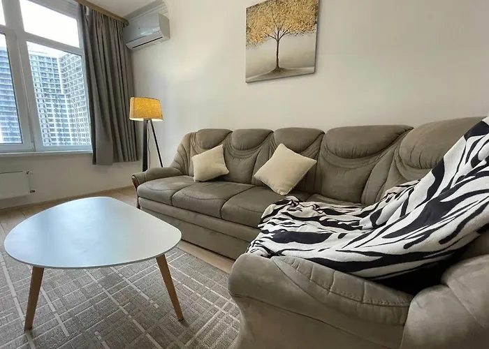 Apartman просторная двухкомнатная в аркадии с видом на море на 6 человек