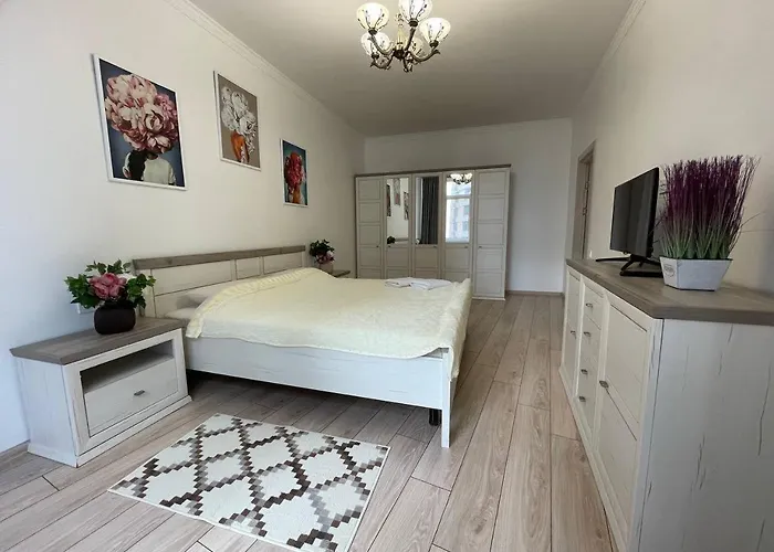 просторная двухкомнатная в аркадии с видом на море на 6 человек Odessza