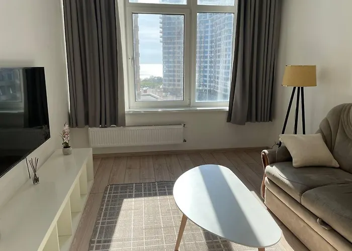 просторная двухкомнатная в аркадии с видом на море на 6 человек Apartman Odessza