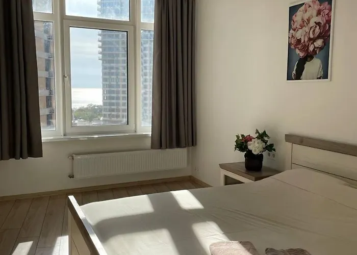 Apartman просторная двухкомнатная в аркадии с видом на море на 6 человек Odessza